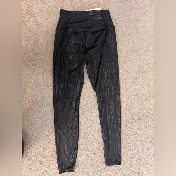 Cloudful Shine Fabric Crossover Back Pocket Foil Print Faux Leather Leggings - Picture 3 of 11